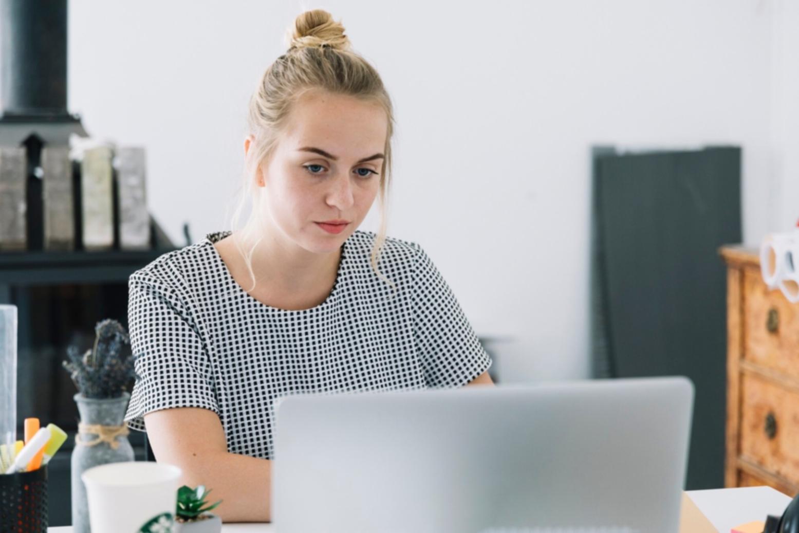 Internationale Studenten beim Online-Lernen